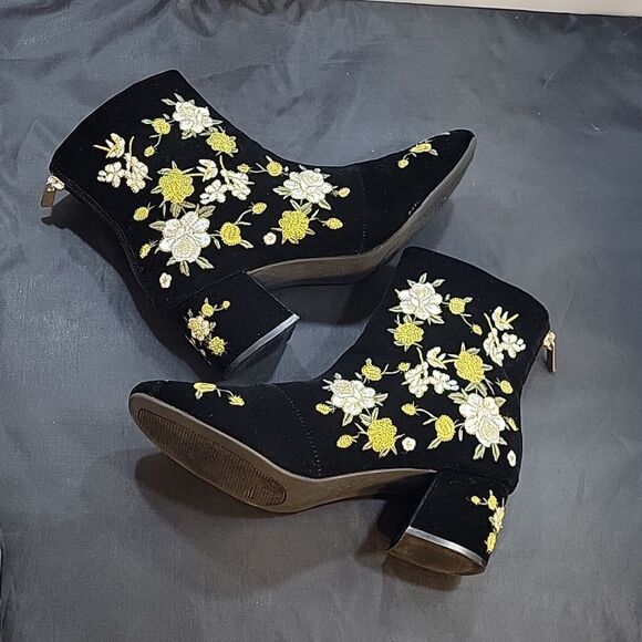 FOREVER 21 BLACK VELVET YELLOW FLORAL EMBROIDERED BOOTIES G1 - Picture 9 of 16